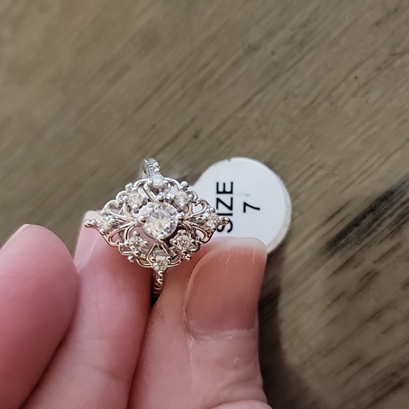 NWT Faux Diamond & Silver Ring - Picture 1 of 5